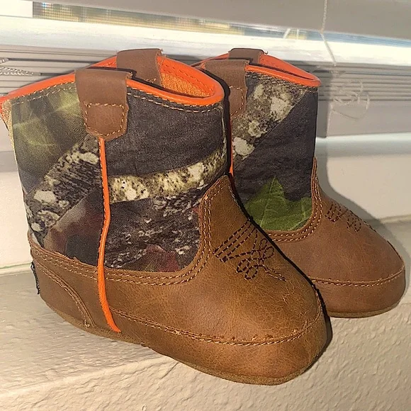 Like new baby camo cowboy boots! Worn once! - Picture 8 of 13